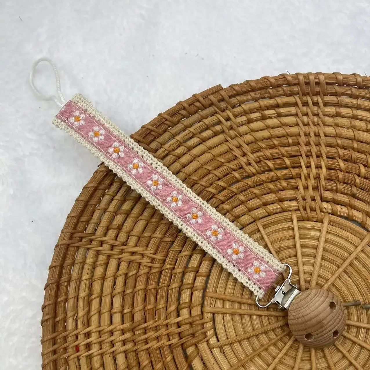 Attache tetine accessoire pratique rose