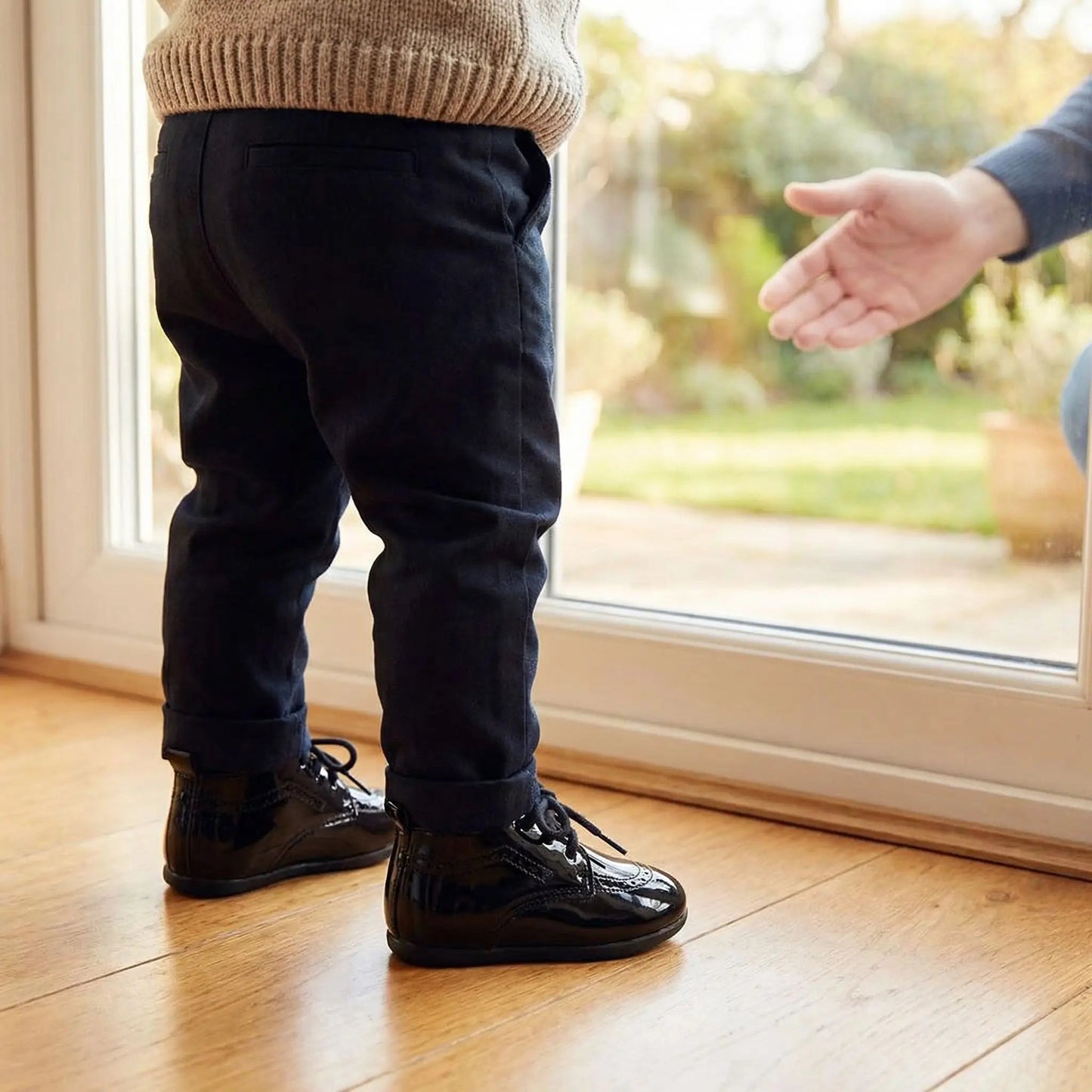 Chaussures bebe confort naturel bebe debout