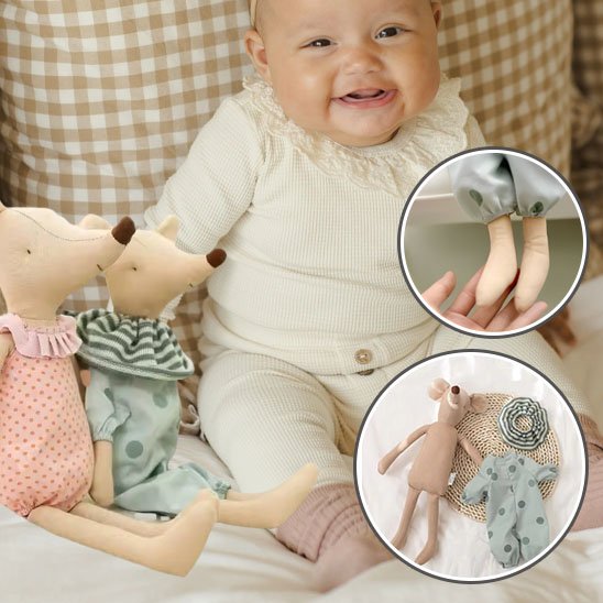 Bebe proche de ses doudous