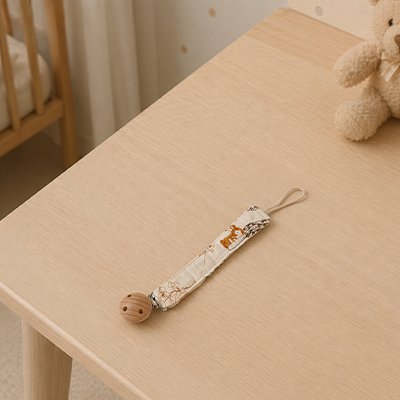 Attache tetine evolutif sur la table