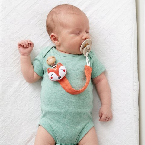 Attache tetine renard bebe dort
