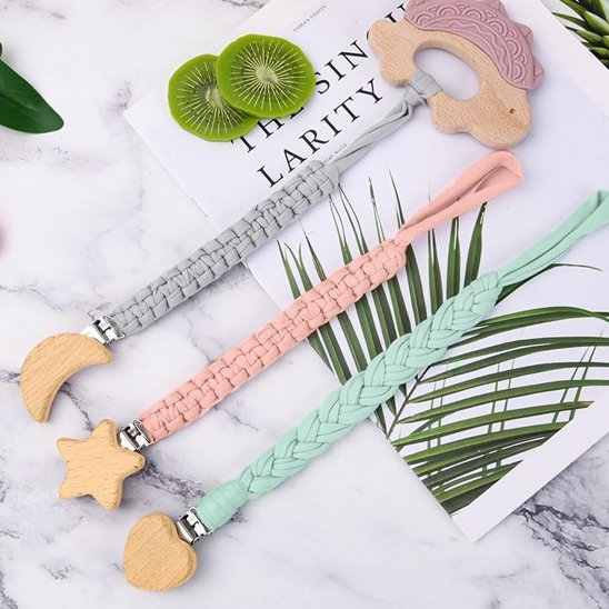 Attache tetine securisee avec trois couleurs
