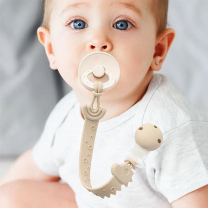 Attache tetine universel et mignon bebe avec ses yeux grands ouverts
