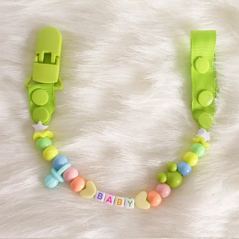 Attache tetine vert avec des perles
