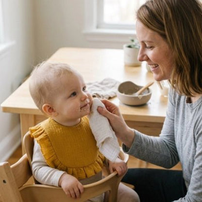 Bavoir bebe ultra confort maman nourrit son bebe