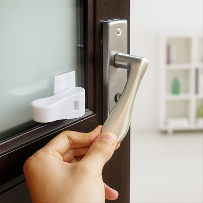 Bloque porte pour bebe securikid facile à installer