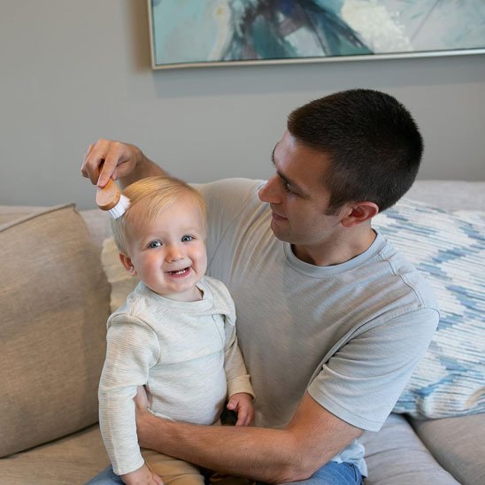 Brosse cheveux pour bebe bois naturel papa brosse son bebe