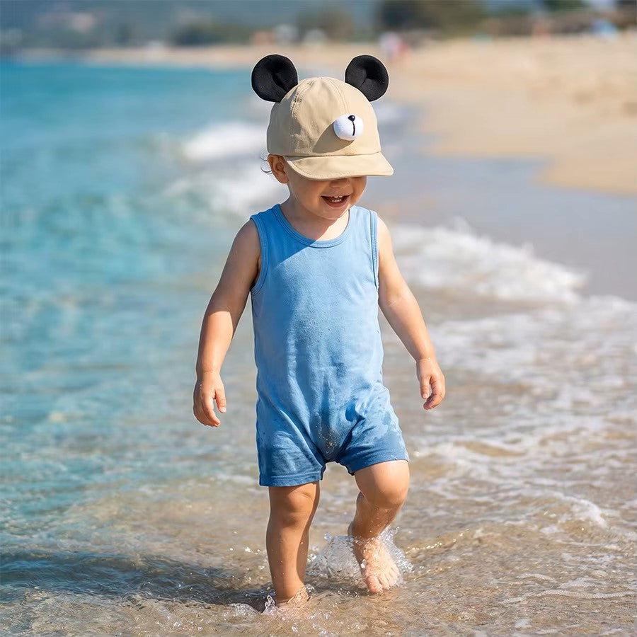 Casquette bebe douceur et confort bebe marche sur la plage