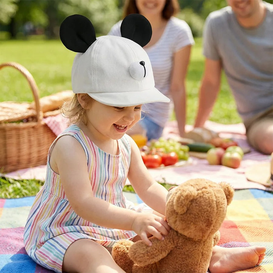 Casquette bebe douceur et confort piquenique en famille