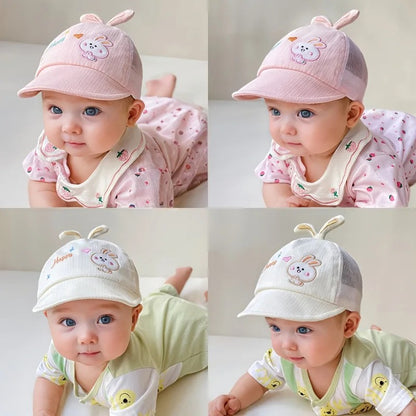 Casquette bebe legere et respirante bebe sur le ventre