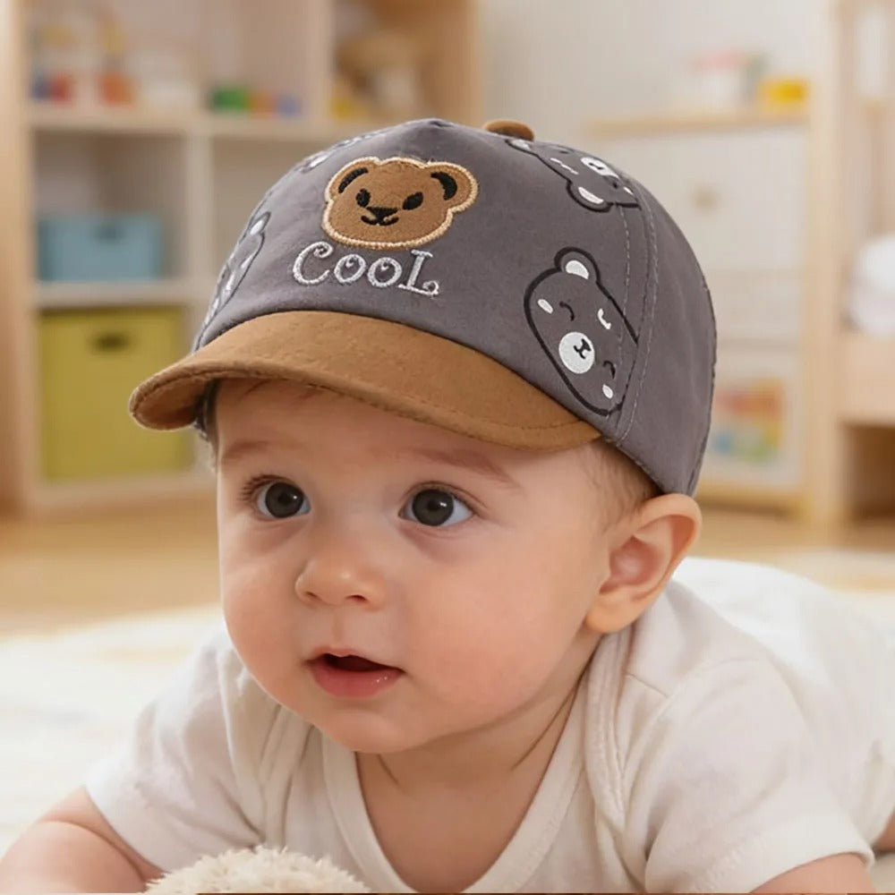 Casquette bebe motif ours respirante bebe a las yeux grands ouverts