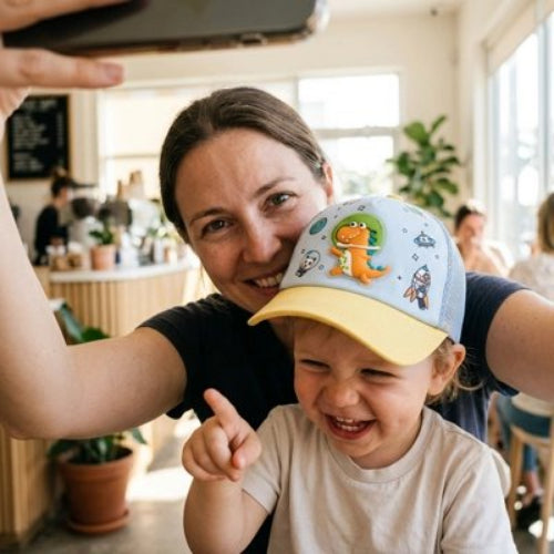 Casquette bebe protection ultime maman se filme avec son bebe
