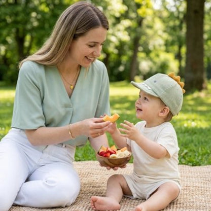 Casquette bebe respirante et confortable maman et bebe dans le parc