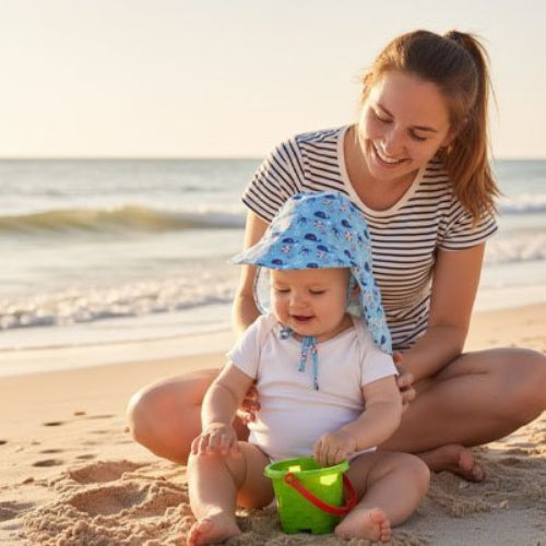 Casquette pour bebe UltraConfort maman joue avec son bebe