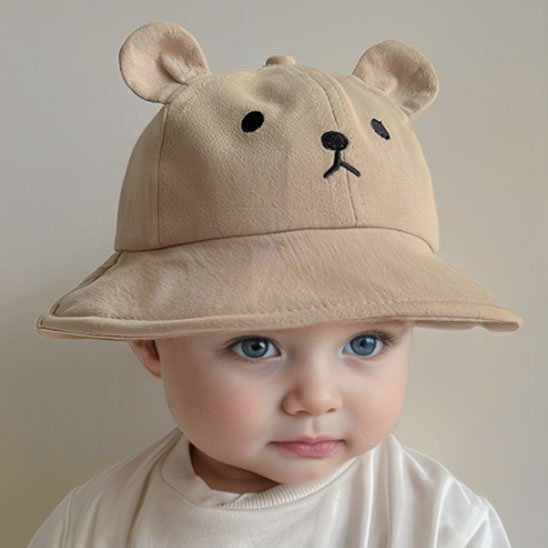 Chapeau bebe Protection anti UV bebe avec un regard profond