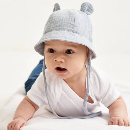 Chapeau bebe Protection UV Confort bebe sur le ventre