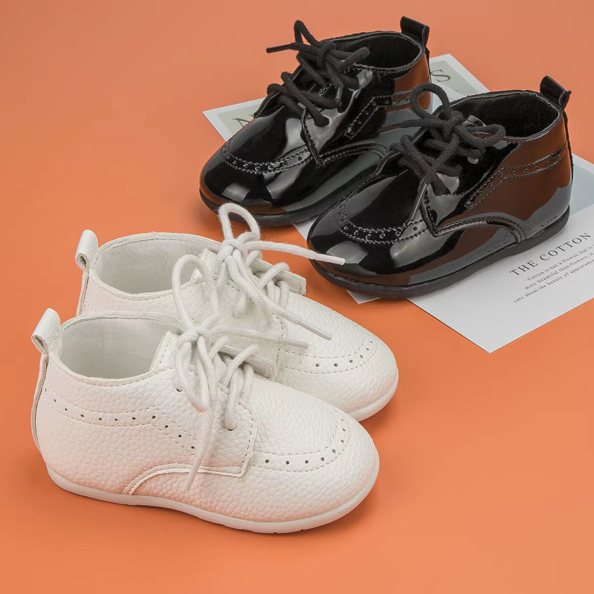 chaussure bebe confort naturel noires et blanches