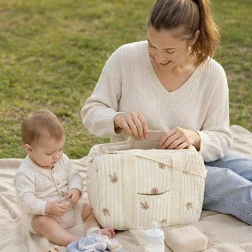 Sac a langer ultra pratique maman et son bebe au parc