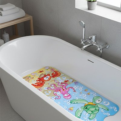 Tapis de bain bebe antiderapant dans la baignoire