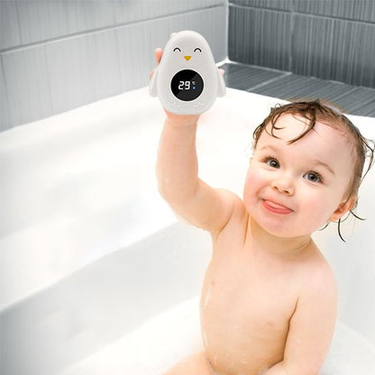 Thermomètre bain bébé sécurité et confort bebe est content dans son bain