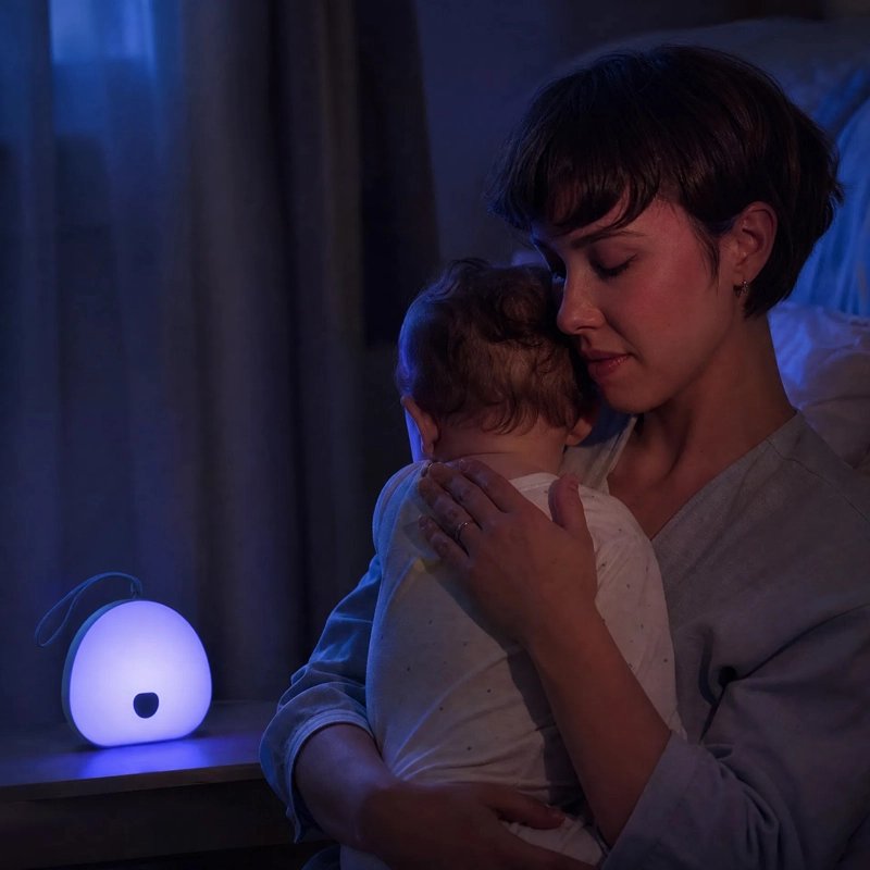 Veilleuse bruit blanc sommeil apaisant maman berce son bebe